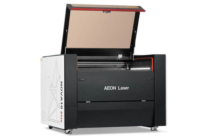 Aeon Nova10 S 羞耻游戏(nph)  Professional CO2 Laser Cutter and Engraver three-quarter view with lid open